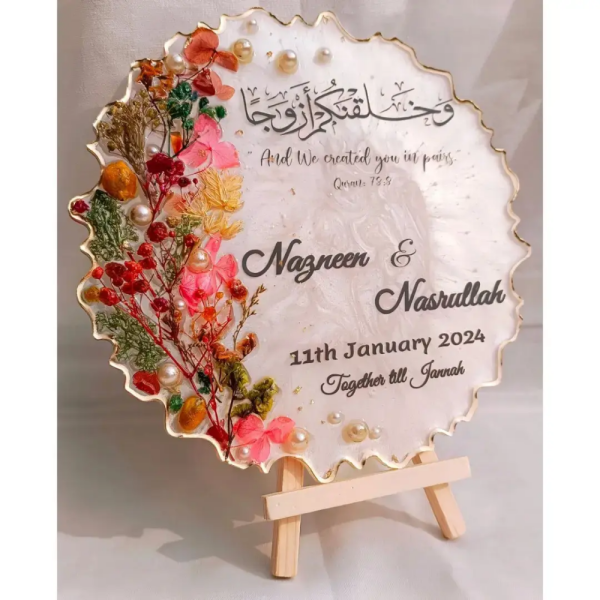 Resin Invitation with stand - Wedding / Couple / Family