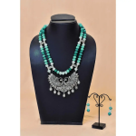 FACETED GLASS BEADS NECKLACE WITH METAL PENDENT