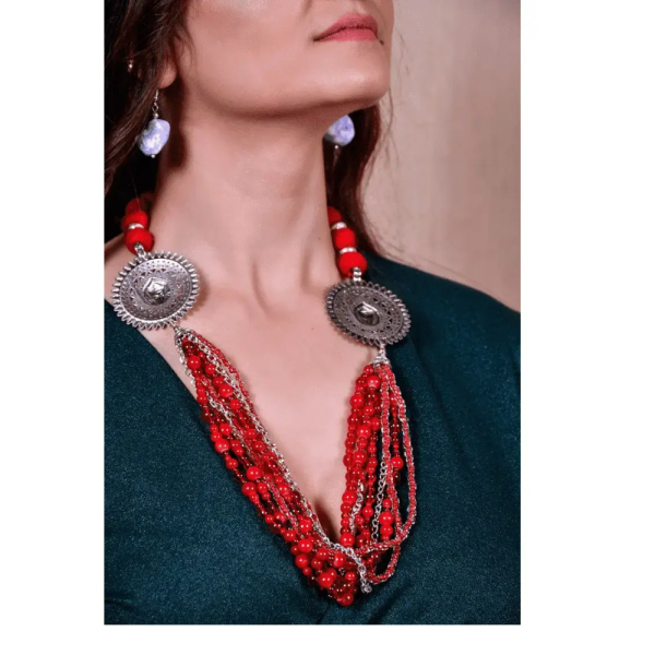 MULTI LAYER NECKLACE WITH METAL PENDANT