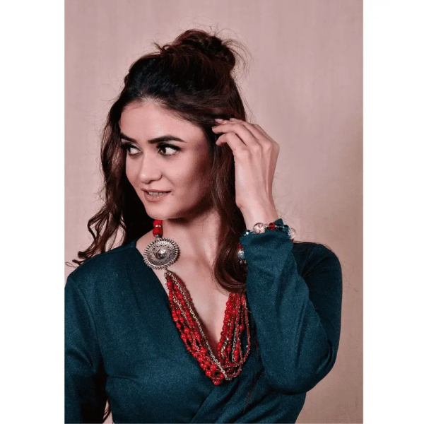 MULTI LAYER NECKLACE WITH METAL PENDANT