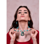 NECKLACE WITH SEMI-PRECIOUS STONE PENDENT