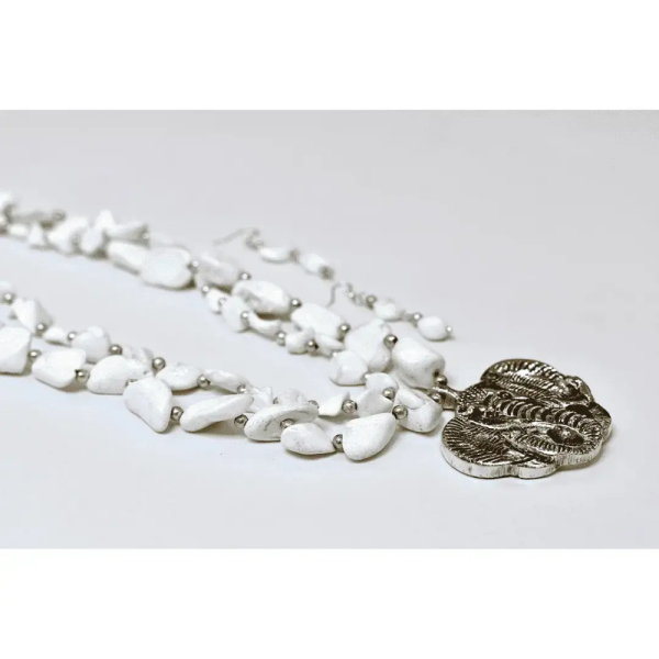 SEMI-PRECIOUS STONE NECKLACE