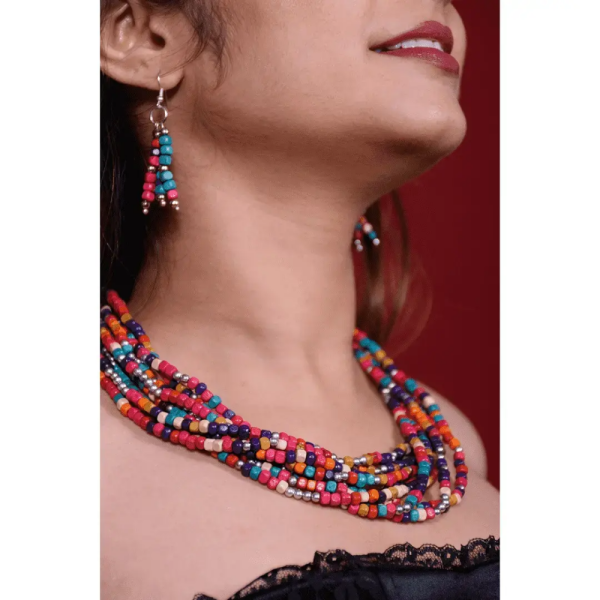 WOODEN BEADS NECKLACE