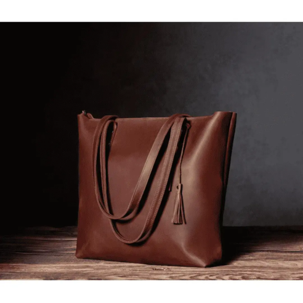 Pure Leather tote with zipper and pockets